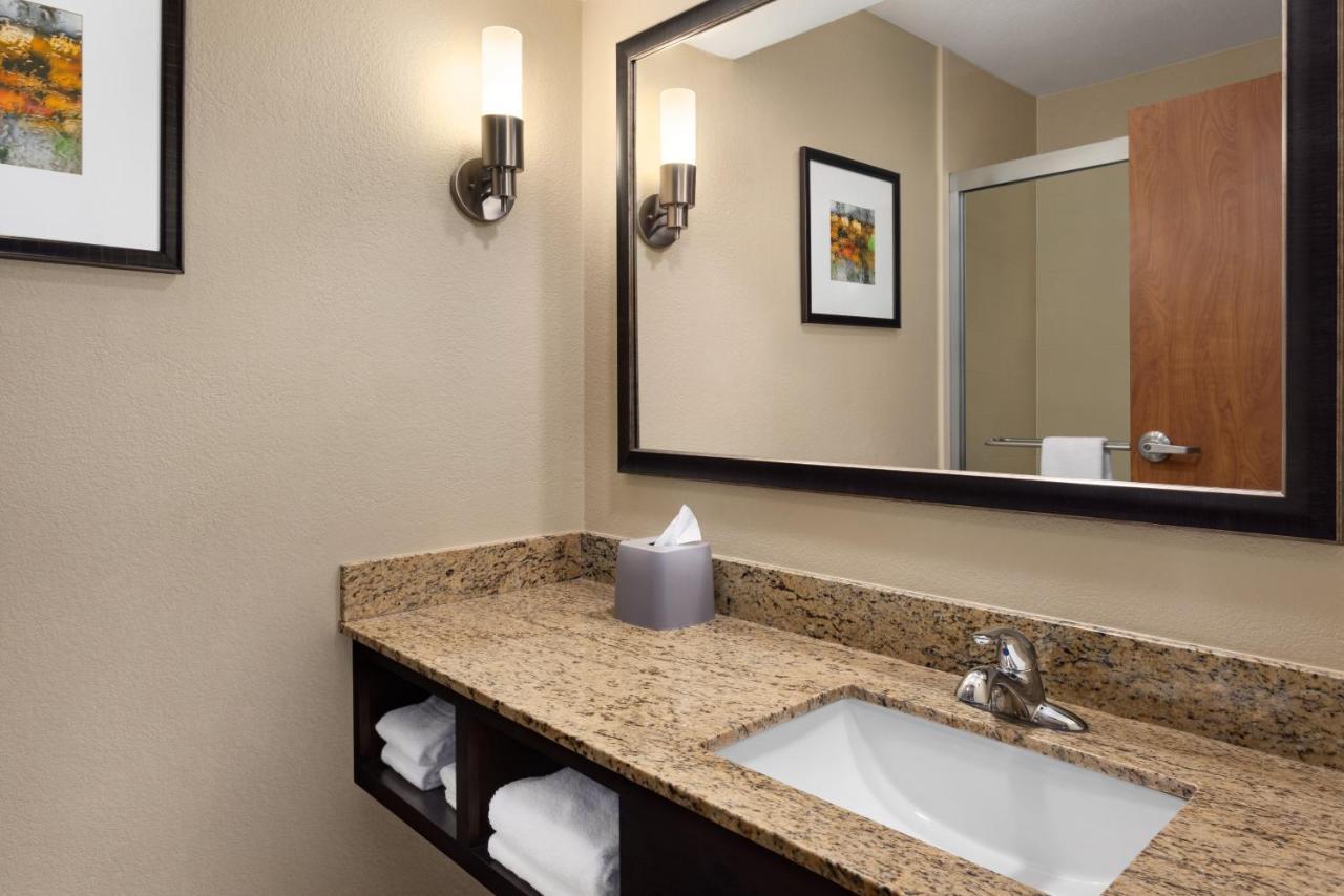 Holiday Inn Express Hotel & Suites Edmond By Ihg Dış mekan fotoğraf
